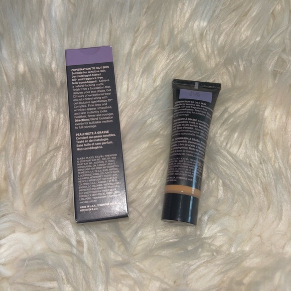 NEW Mary Kay Timewise Matte 3D Foundation Beige C 220 - Picture 2 of 2